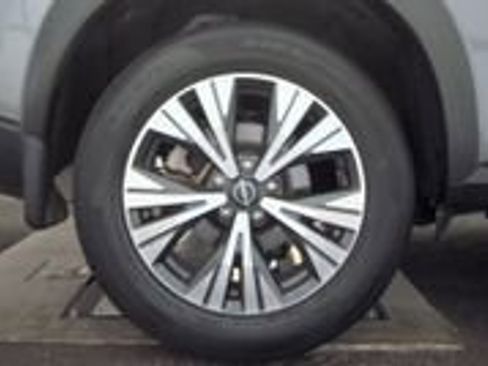 Used 2023 Nissan Rogue SV image 9