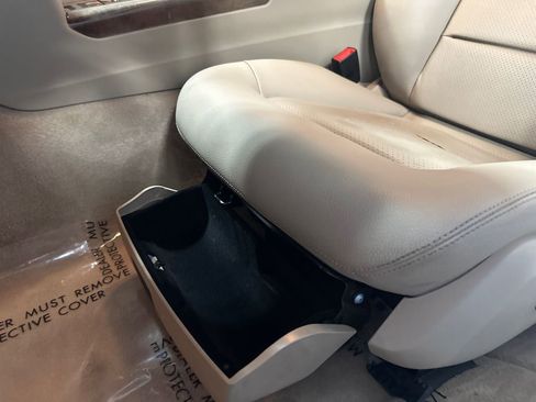 Used 2010 Mercedes-Benz E 350 4MATIC Sedan image 66