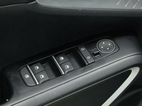 Used 2025 Kia Soul LX w/ LX Technology Package FWD image 26