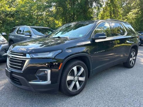 Used 2023 Chevrolet Traverse LT w/ LT Premium Package AWD/4WD image 2