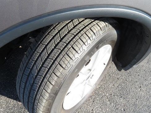 Used 2024 Dodge Durango SXT image 3