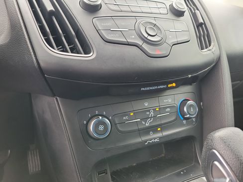 Used 2018 Ford Focus SE FWD image 30
