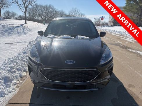 Used 2020 Ford Escape SE image 8