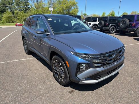 Used 2025 Hyundai Tucson Limited AWD/4WD image 2