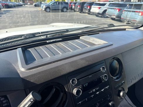 Used 2015 Ford F550 2WD Regular Cab Super Duty image 37