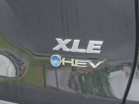 Used 2025 Toyota RAV4 XLE AWD/4WD image 5