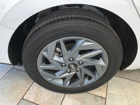 Used 2024 Hyundai Elantra SEL image 10