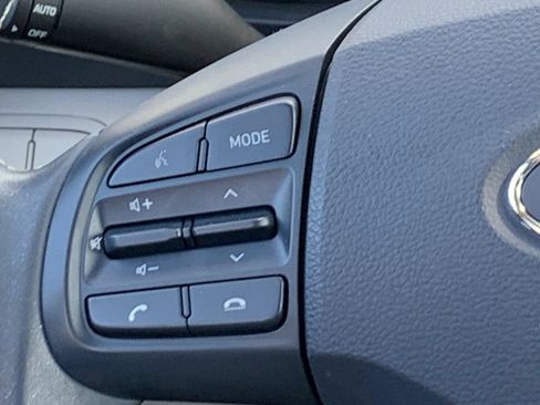 Certified 2022 Hyundai Venue Limited FWD image 26