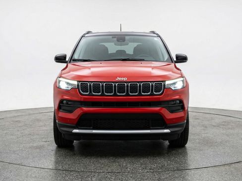 Used 2025 Jeep Compass Limited image 2