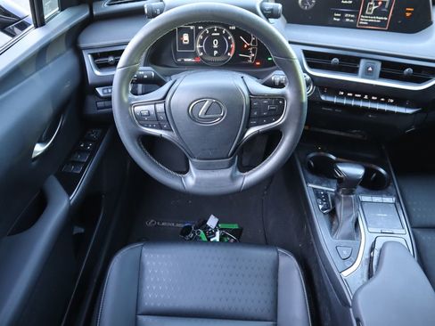 Used 2022 Lexus UX 200 image 6