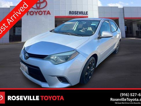 Used 2015 Toyota Corolla LE FWD image 1