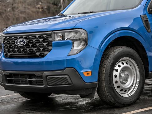 Used 2025 Ford Maverick XL image 2