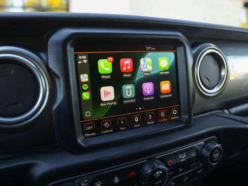 Used 2018 Jeep Wrangler Unlimited Sahara image 36