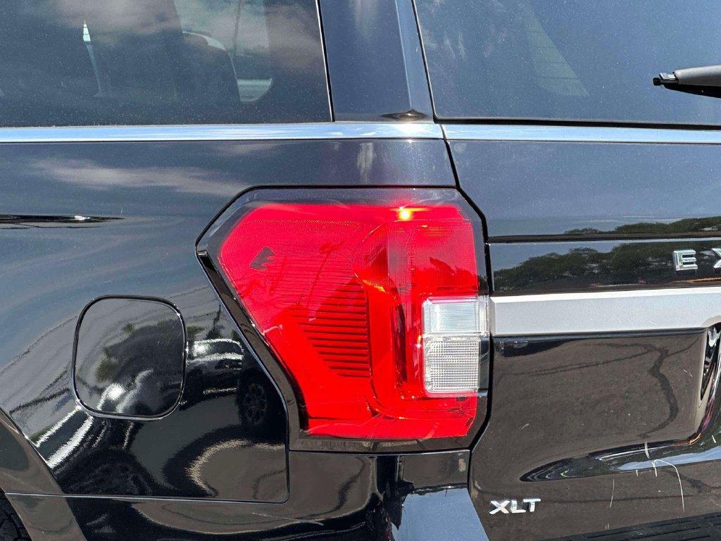 Used 2023 Ford Expedition XLT AWD/4WD image 9