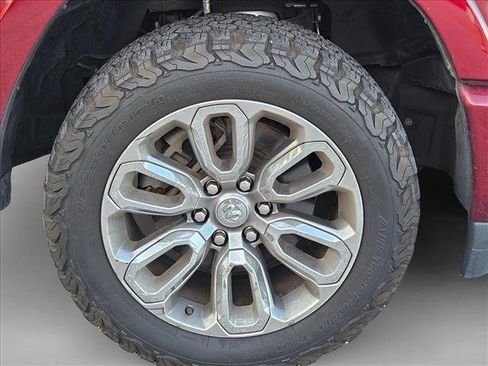 Used 2019 RAM 1500 Laramie AWD/4WD image 10