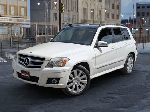 Used 2011 Mercedes-Benz GLK 350 4MATIC image 3