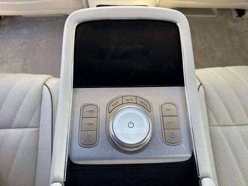 Used 2025 Genesis G90 3.5T image 21