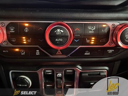 Used 2020 Jeep Gladiator Overland w/ LED Lighting Group AWD/4WD image 24