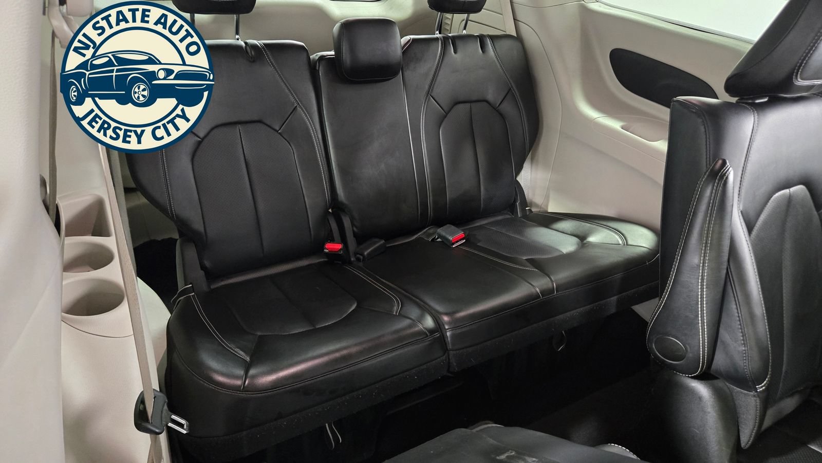 Used 2024 Chrysler Pacifica Limited FWD image 39
