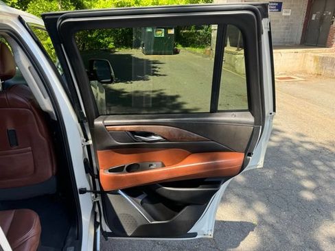 Used 2015 Cadillac Escalade Premium AWD/4WD image 6