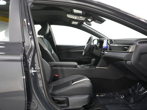 Used 2025 Toyota Camry SE image 10