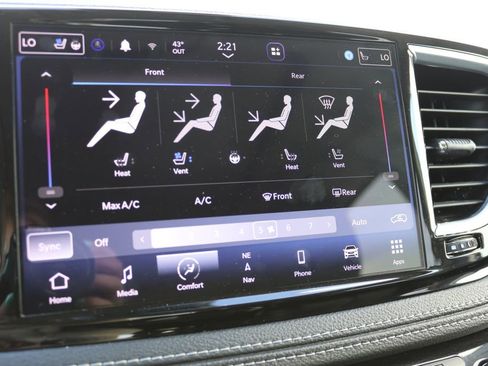 Used 2023 Chrysler Pacifica Limited image 21