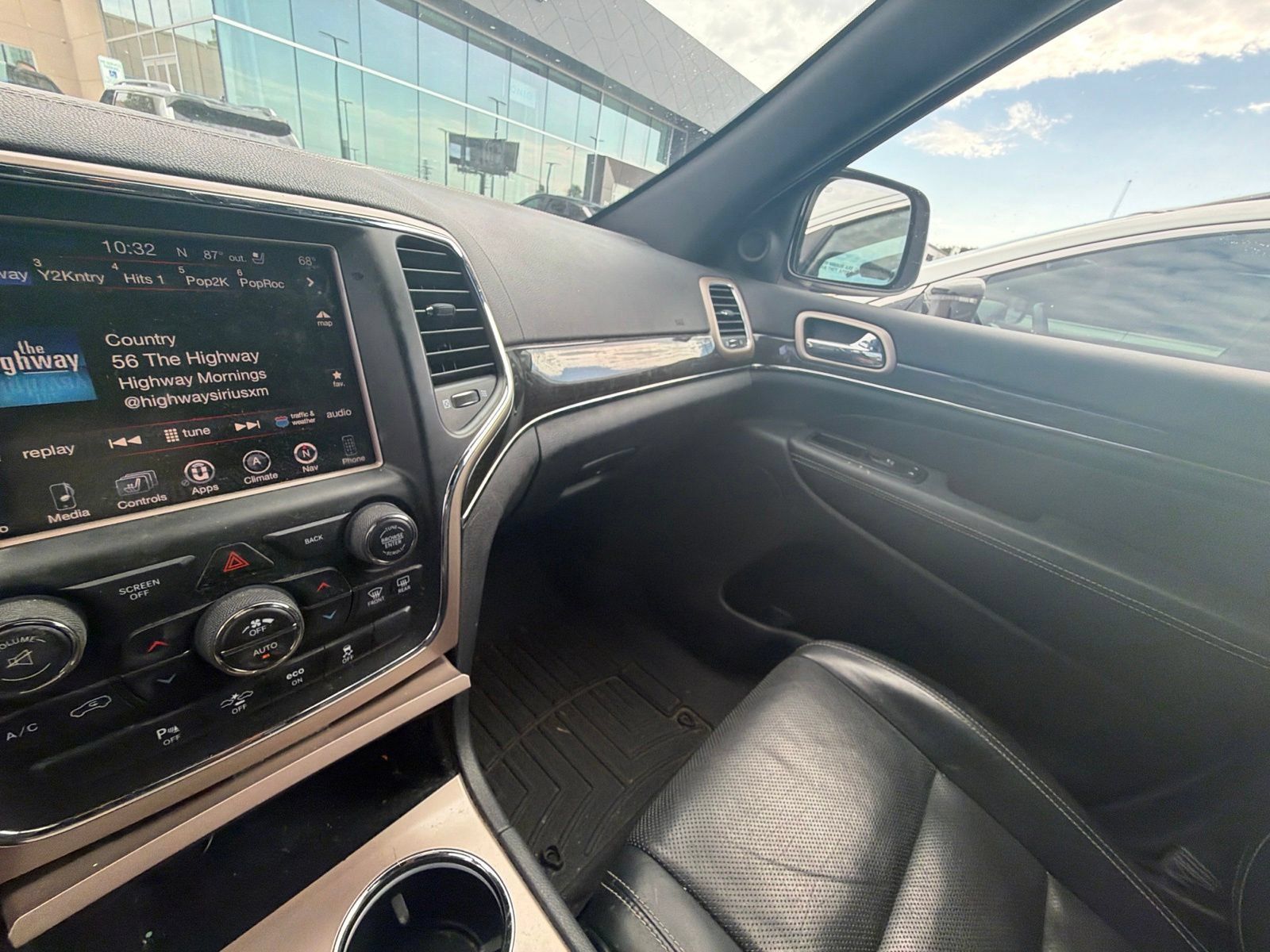 Used 2015 Jeep Grand Cherokee Overland w/ Advanced Technology Group RWD image 11