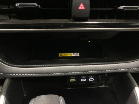 Used 2024 Toyota Highlander XLE image 31