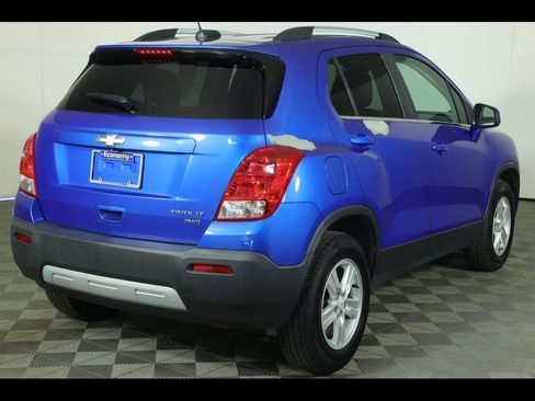 Used 2016 Chevrolet Trax LT w/ LT Sun and Sound Package AWD/4WD image 5