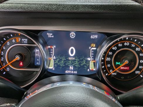 Used 2020 Jeep Gladiator Overland AWD/4WD image 22