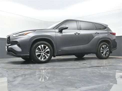 Used 2022 Toyota Highlander XLE image 39