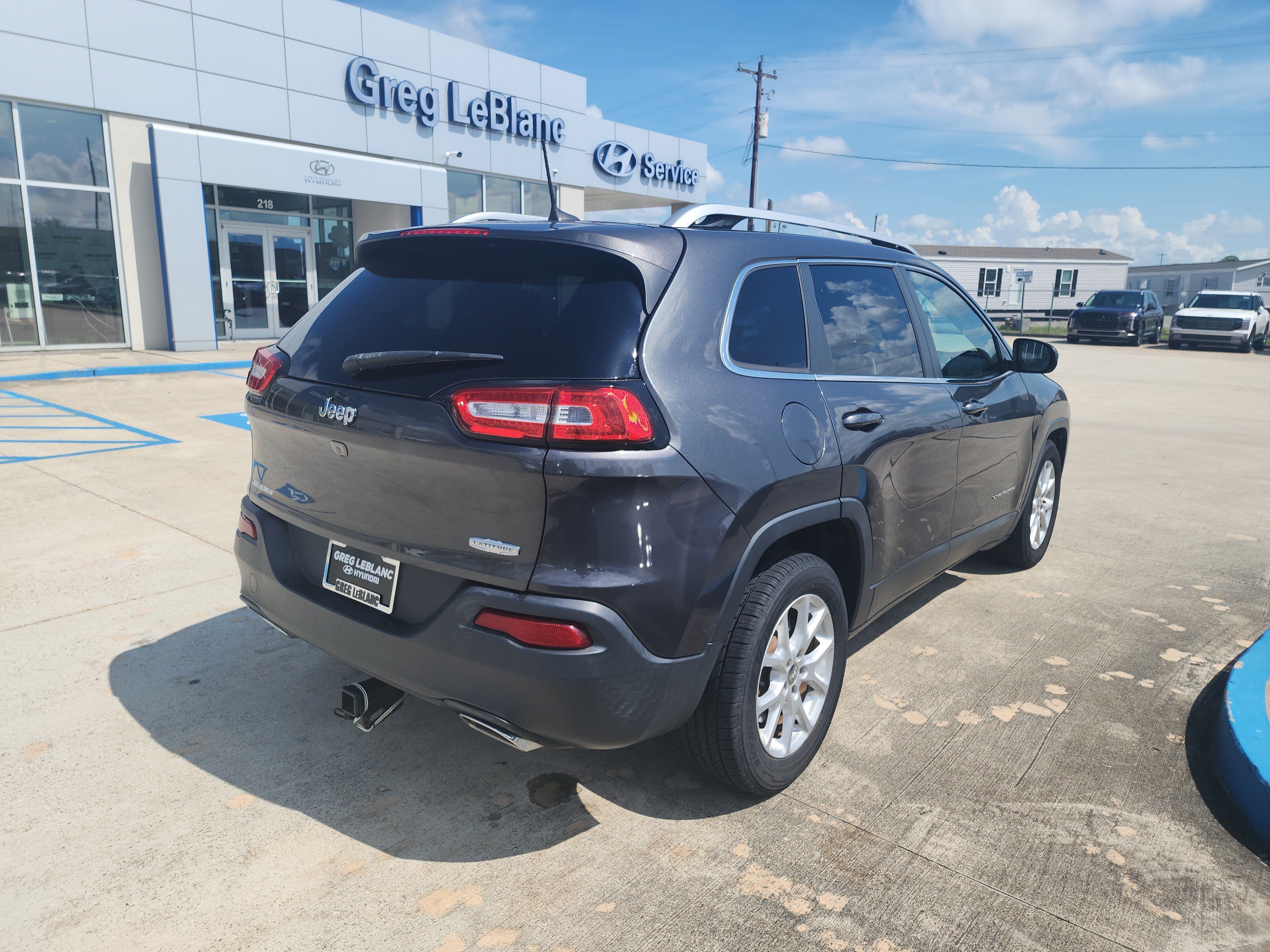 Used 2016 Jeep Cherokee Latitude w/ Comfort & Sound Group FWD image 7