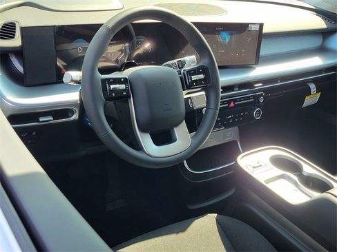 New 2026 Hyundai Ioniq 9 SE image 3