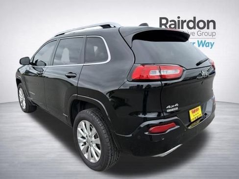 Used 2017 Jeep Cherokee Overland w/ Technology Group AWD/4WD image 5