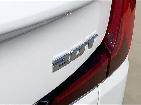 Used 2019 Cadillac XT4 Premium Luxury w/ Cold Weather Package FWD image 9