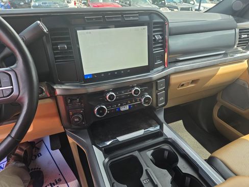 Used 2024 Ford F250 Lariat AWD/4WD image 9