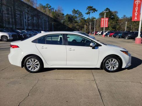 Certified 2025 Toyota Corolla LE image 8