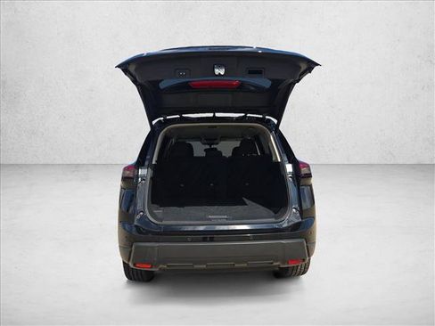 Used 2025 Nissan Rogue SV image 6