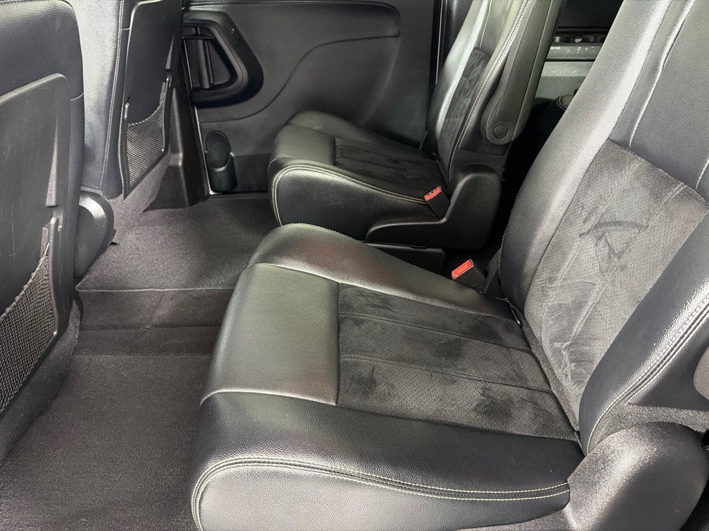 Used 2015 Dodge Grand Caravan SXT FWD image 16