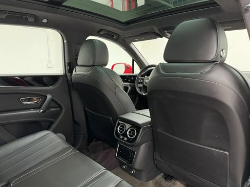 Used 2019 Bentley Bentayga AWD/4WD image 64