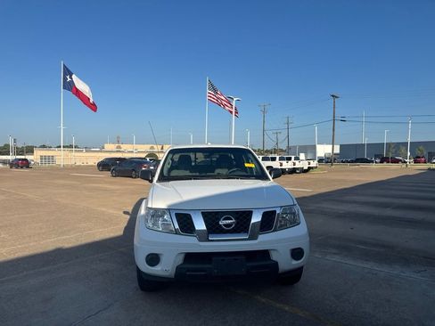 Used 2016 Nissan Frontier SV RWD image 3