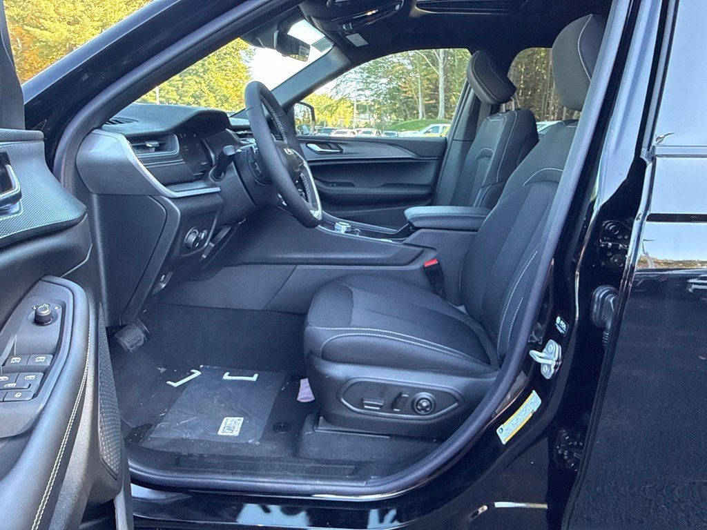 New 2027 Jeep Grand Cherokee Laredo X AWD/4WD image 17