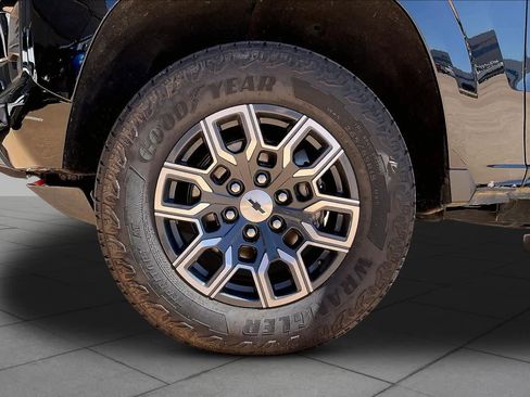 Certified 2024 Chevrolet Colorado Z71 w/ LPO, Skid Plate Package AWD/4WD image 11