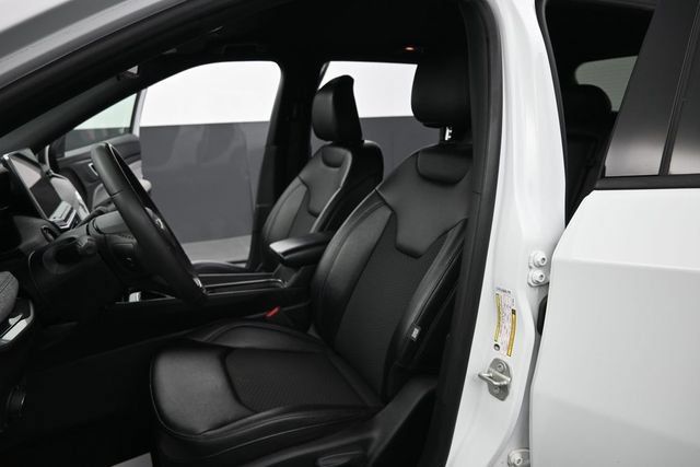 Used 2024 Jeep Compass Latitude AWD/4WD image 11
