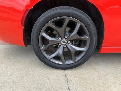 Used 2017 Dodge Charger R/T w/ Premium Group RWD image 8