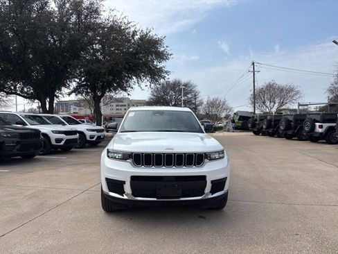 Used 2024 Jeep Grand Cherokee L Laredo image 2