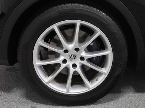 Certified 2024 Porsche Cayenne image 34