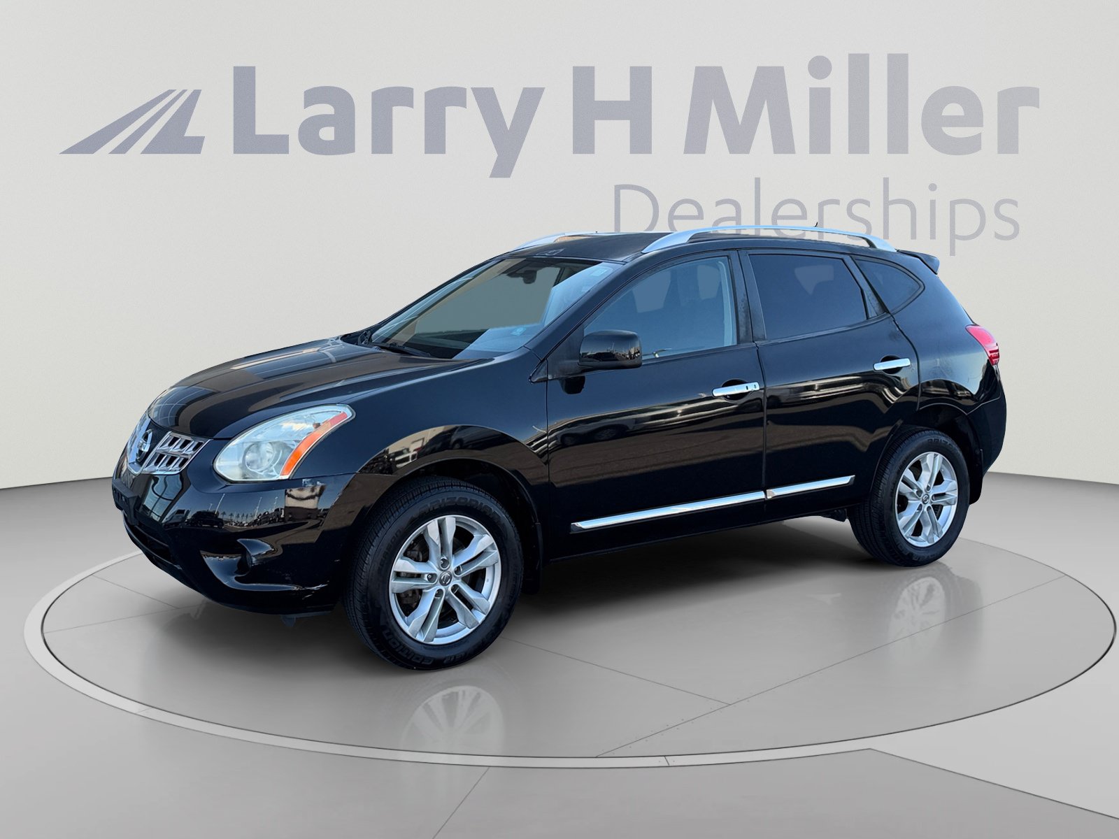 Used 2013 Nissan Rogue SV FWD image 1