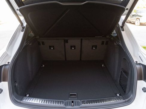 Certified 2026 Porsche Macan AWD/4WD image 30