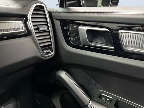 Used 2023 Porsche Cayenne Coupe AWD/4WD image 31